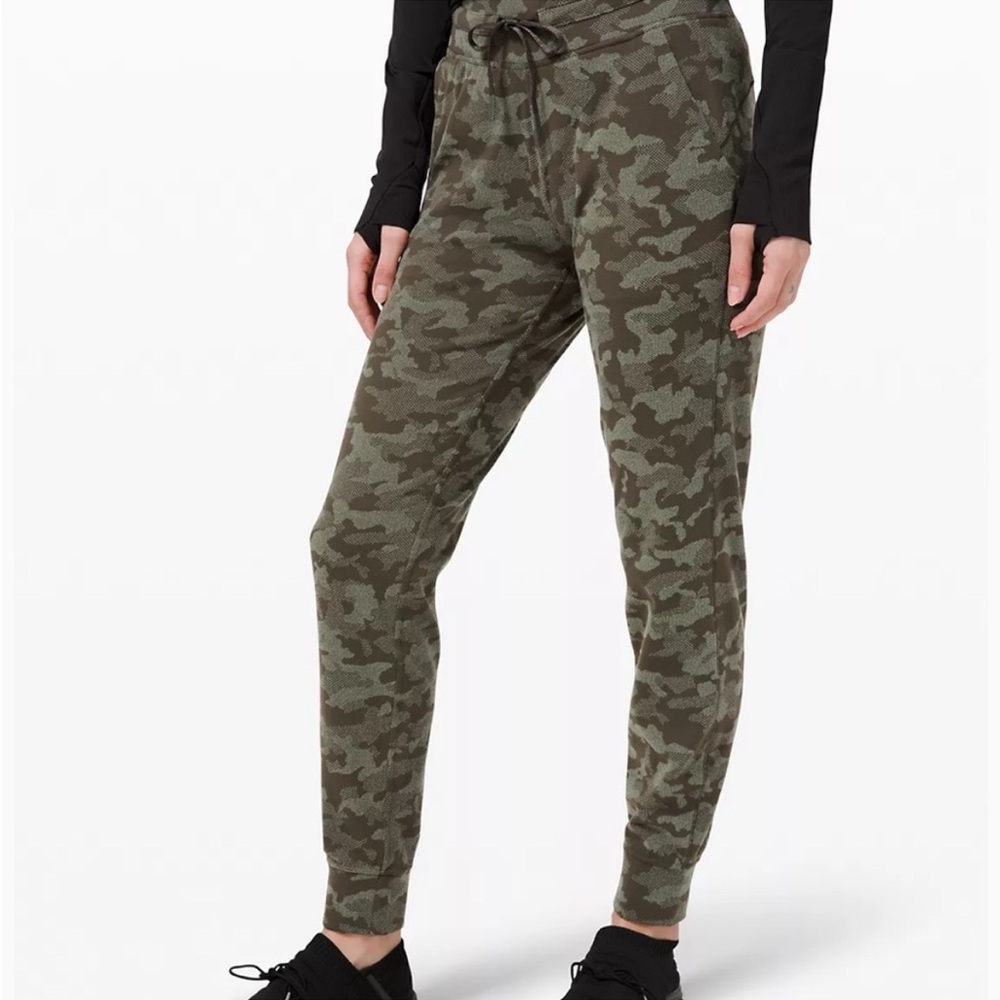 LULULEMON GREEN CAMO READY TO RULU JOGGER